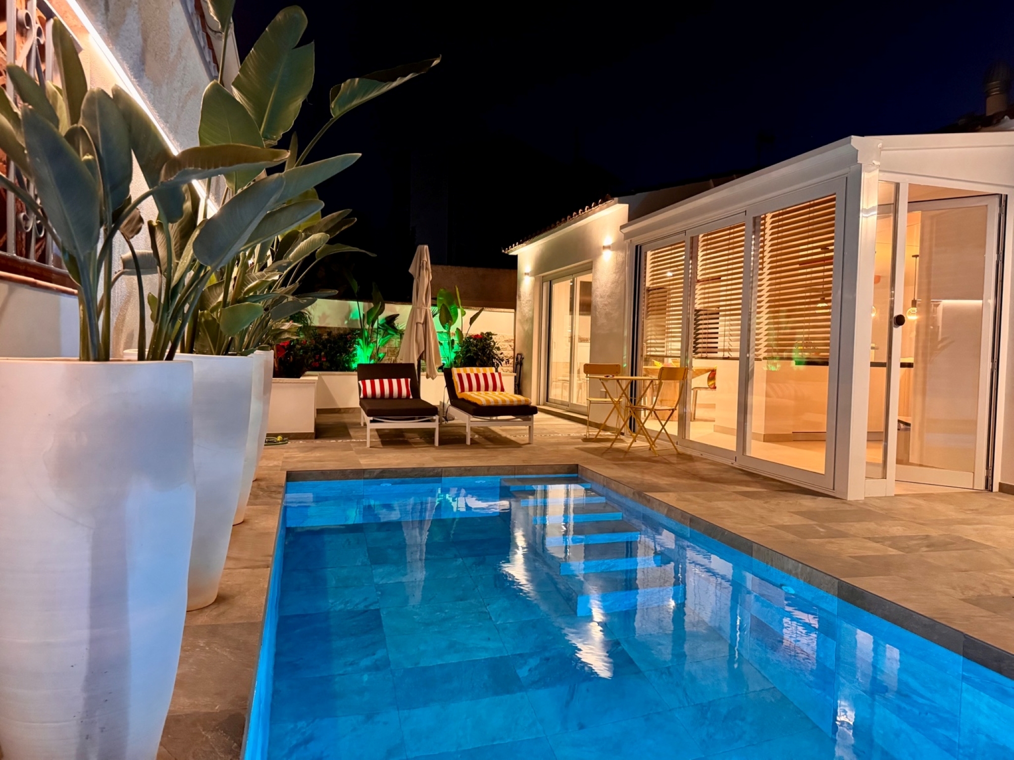 Piscina de noche de La Casita del Flamenco - Villa en Vinaròs